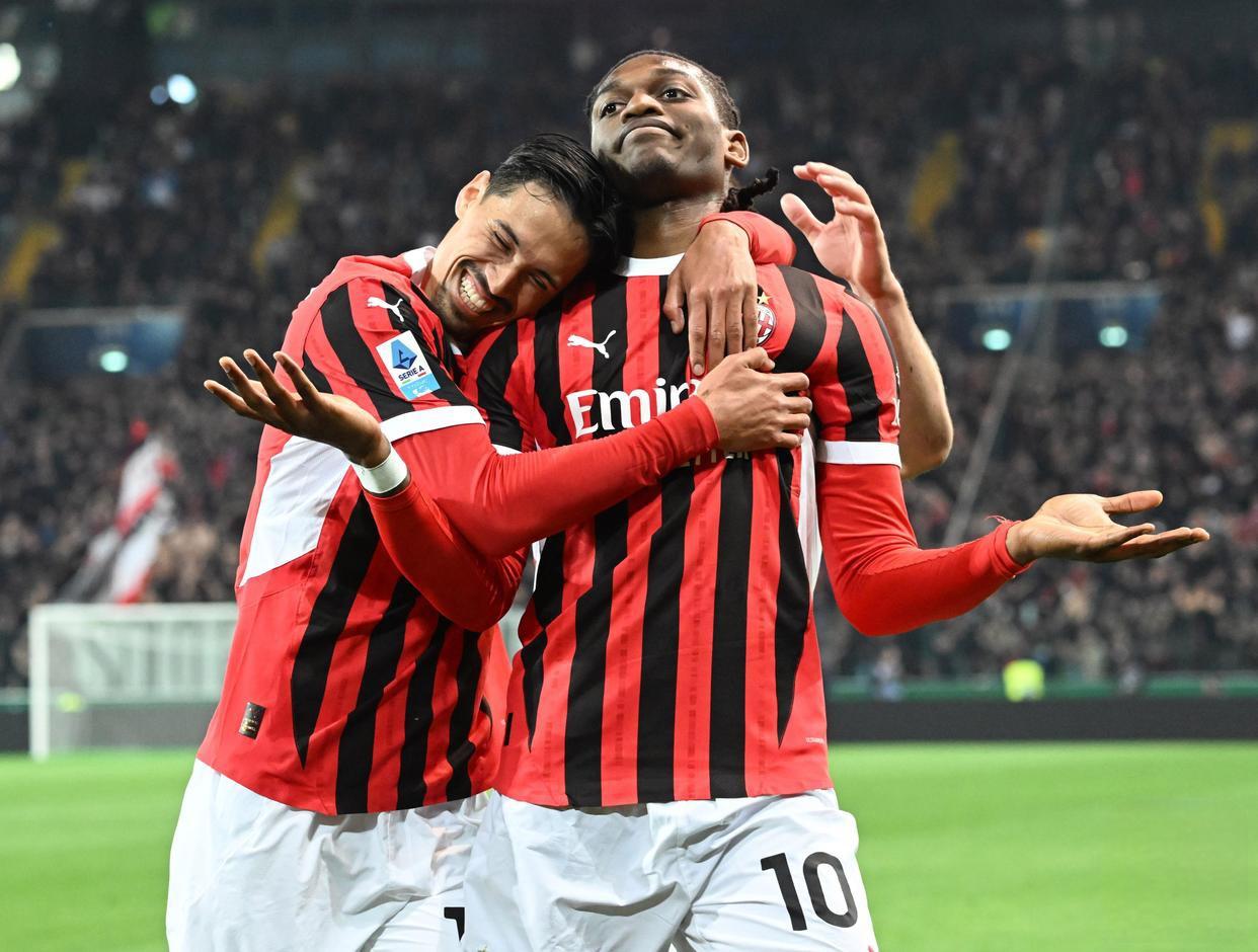 kaiyun体育-AC米兰训练开放日，今晚主帅复盘引欢呼，荷甲在即，控场能力受关注的简单介绍